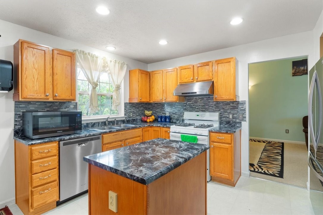 149 Hummingbird Way Henrietta, NY 14586 - Photo 9 of 36