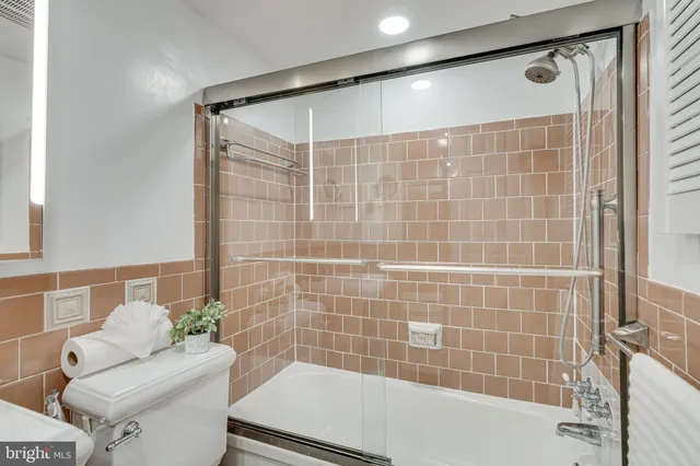 a bathroom with a bathtub and toilet