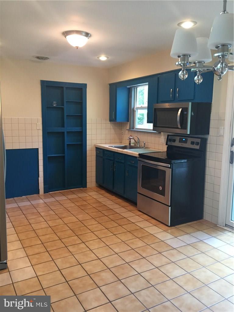 152 Commodore Road Manahawkin, NJ 08050 - Photo 3 of 19 Gallery Image 3