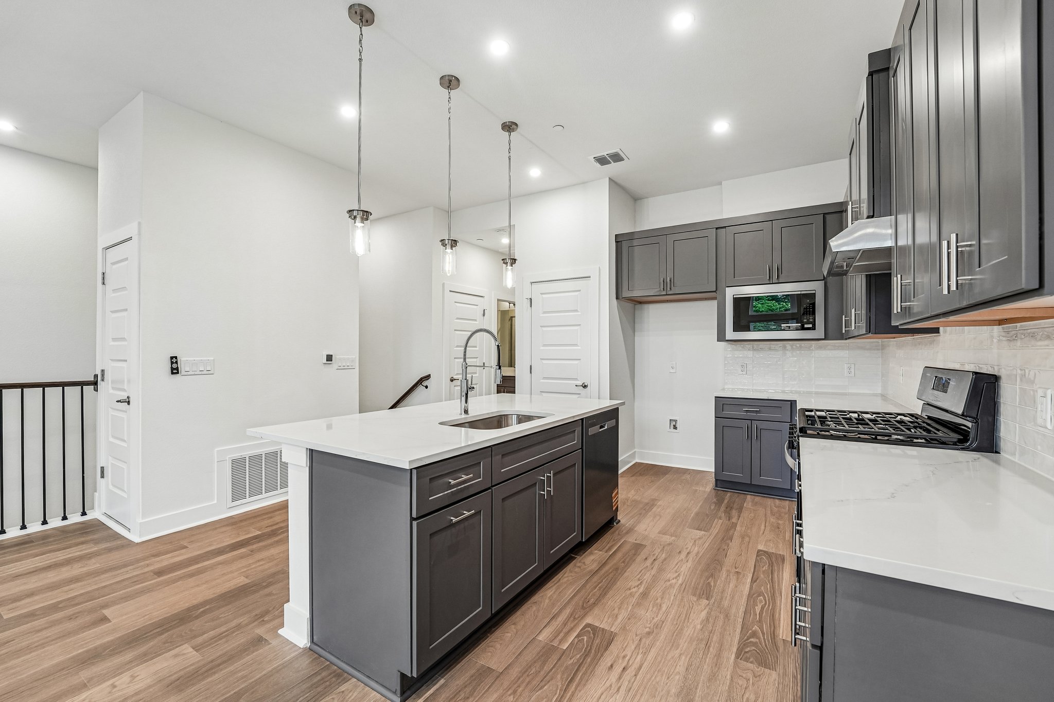 200 West 56th Street, Unit 2103 Austin, TX 78751 - Photo 15 of 26 This stunning kitchen features,
quartz counters, SS appliances
that include a gas range and a
pantry.