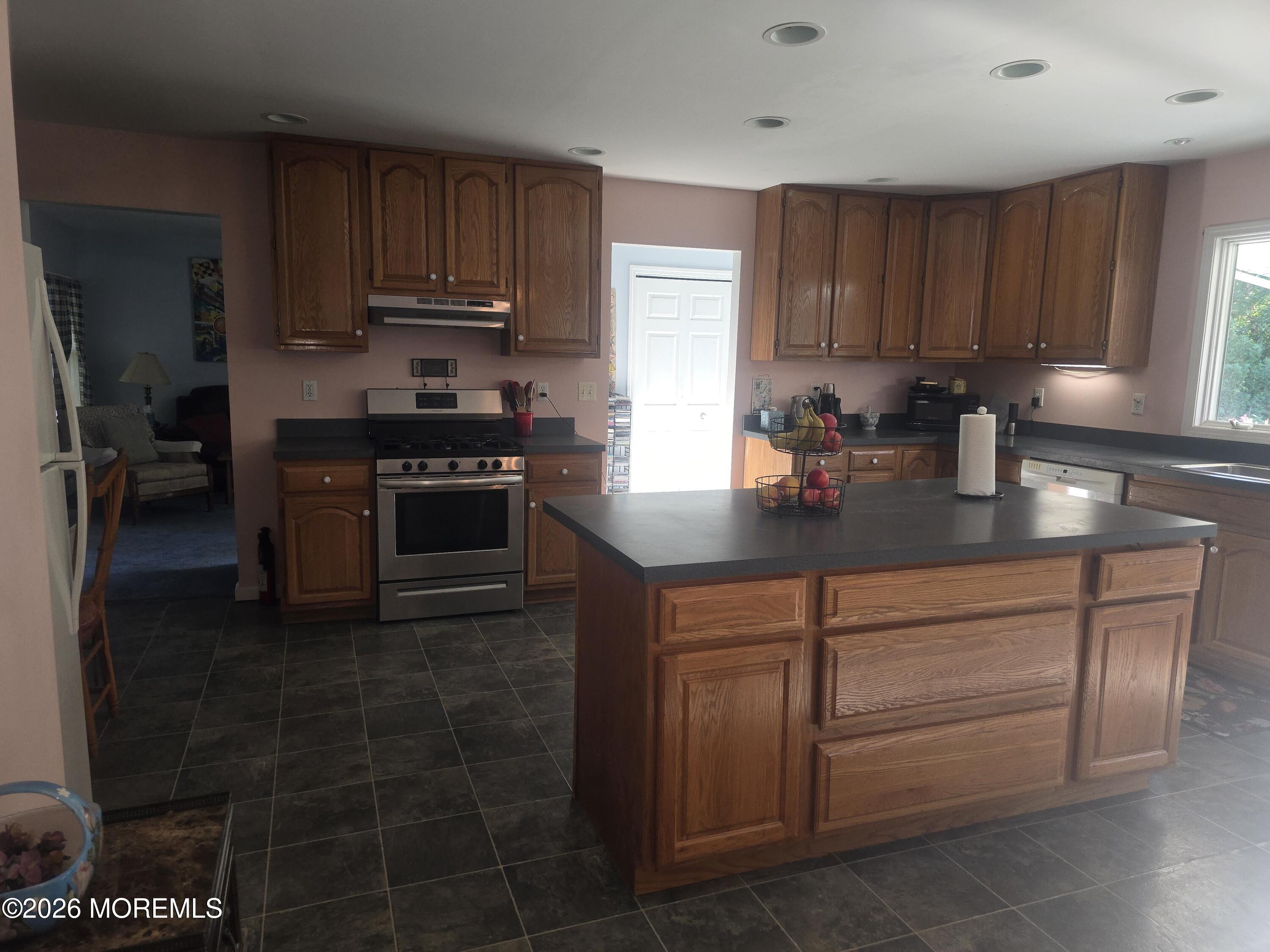 712 Holmdel Road Holmdel, NJ 07733 - Photo 14 of 73 20260915_165054