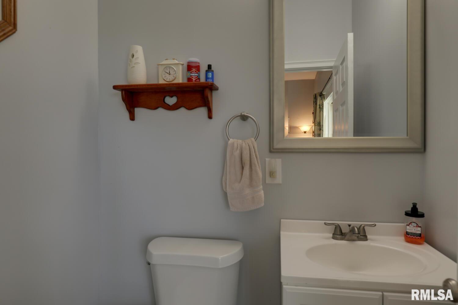 1515 East 1700 N County Road Carthage, IL 62321 - Photo 14 of 33 Gallery Image 14