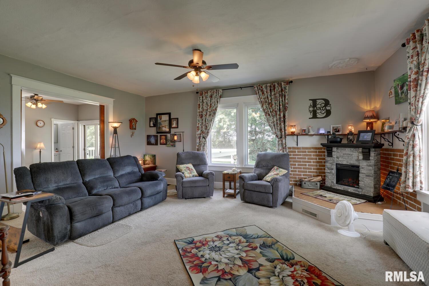 1515 East 1700 N County Road Carthage, IL 62321 - Photo 5 of 33 Gallery Image 5