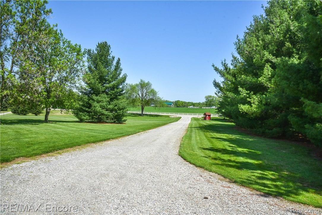 Nice long driveway!