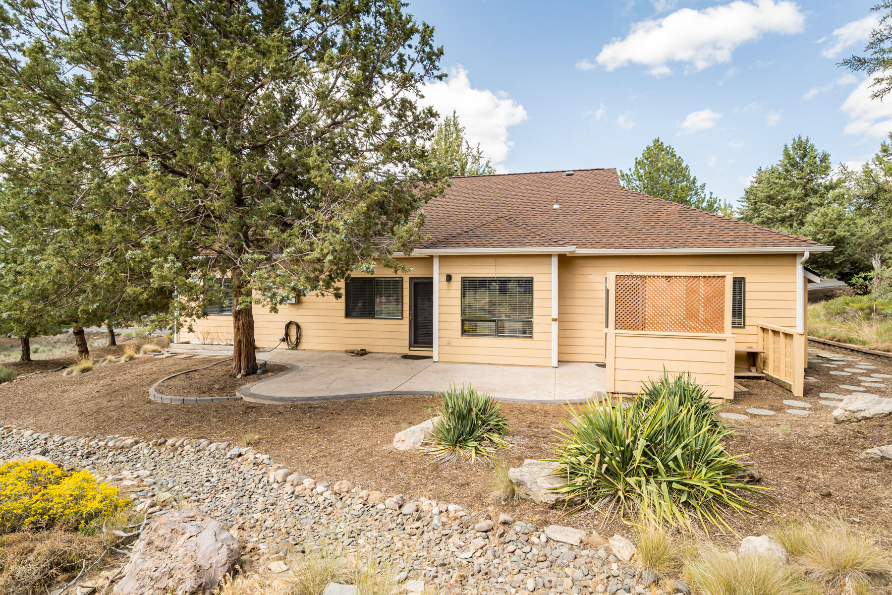 2125 Condor Drive Redmond, OR 97756 - Photo 40 of 42 JH5_4015