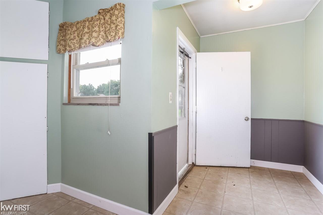753 Gd Blanc Road Grand Blanc, MI 48439 - Photo 45 of 61 31381033-44.JPG