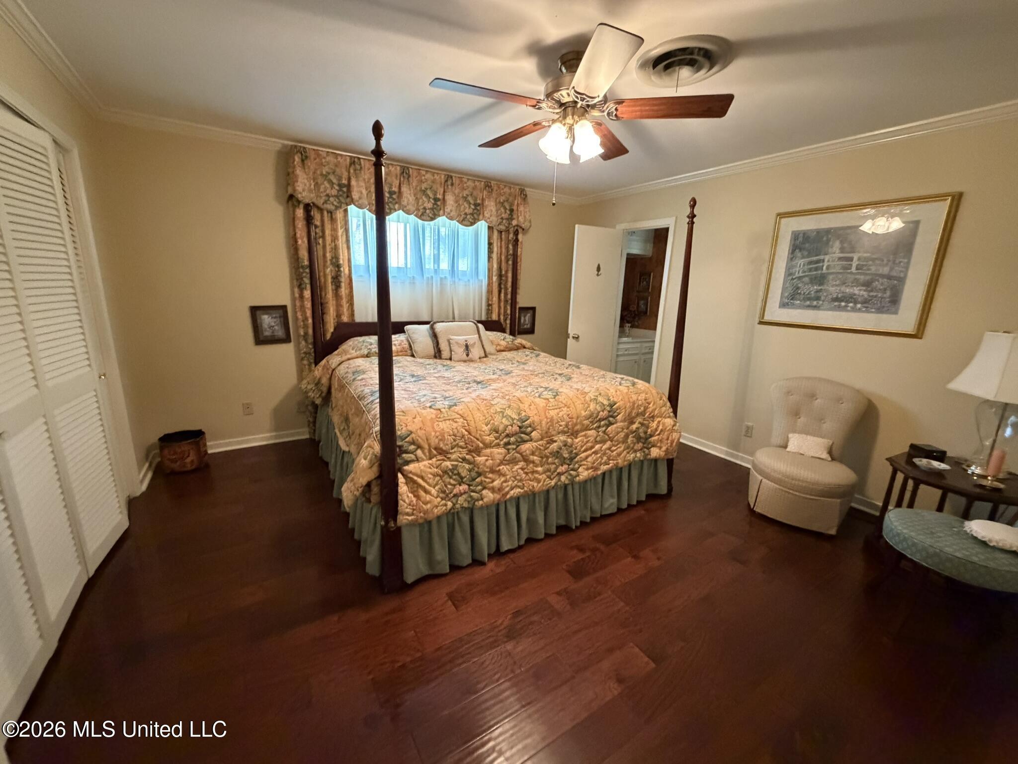 213 Forrest Drive Natchez, MS 39120 - Photo 11 of 25 Primary bedroom
