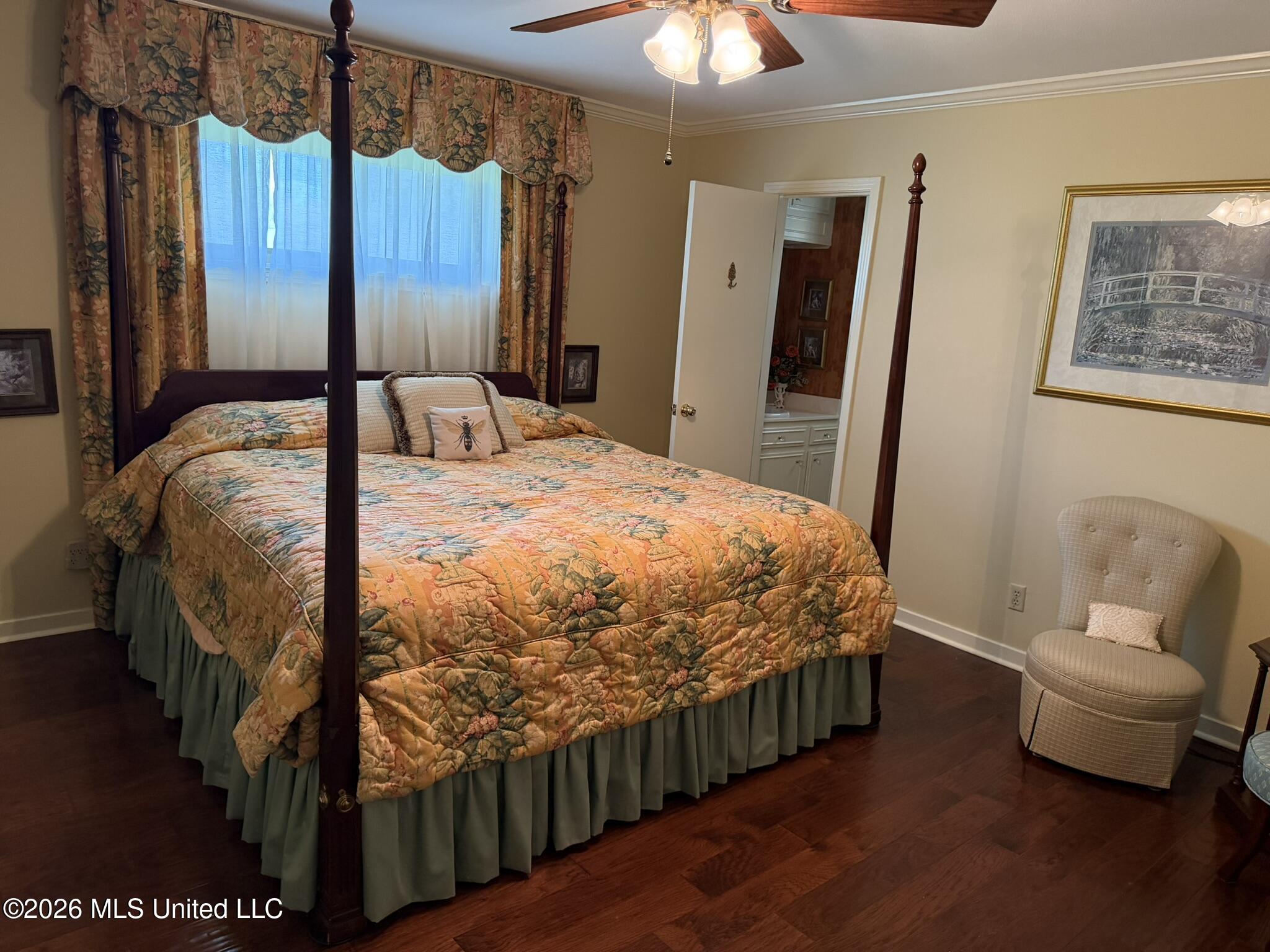 213 Forrest Drive Natchez, MS 39120 - Photo 13 of 25 Bedroom with en suite bath