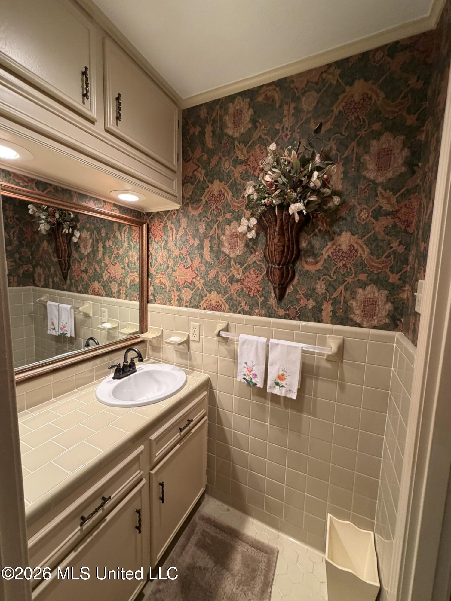 213 Forrest Drive Natchez, MS 39120 - Photo 14 of 25 Bathroom