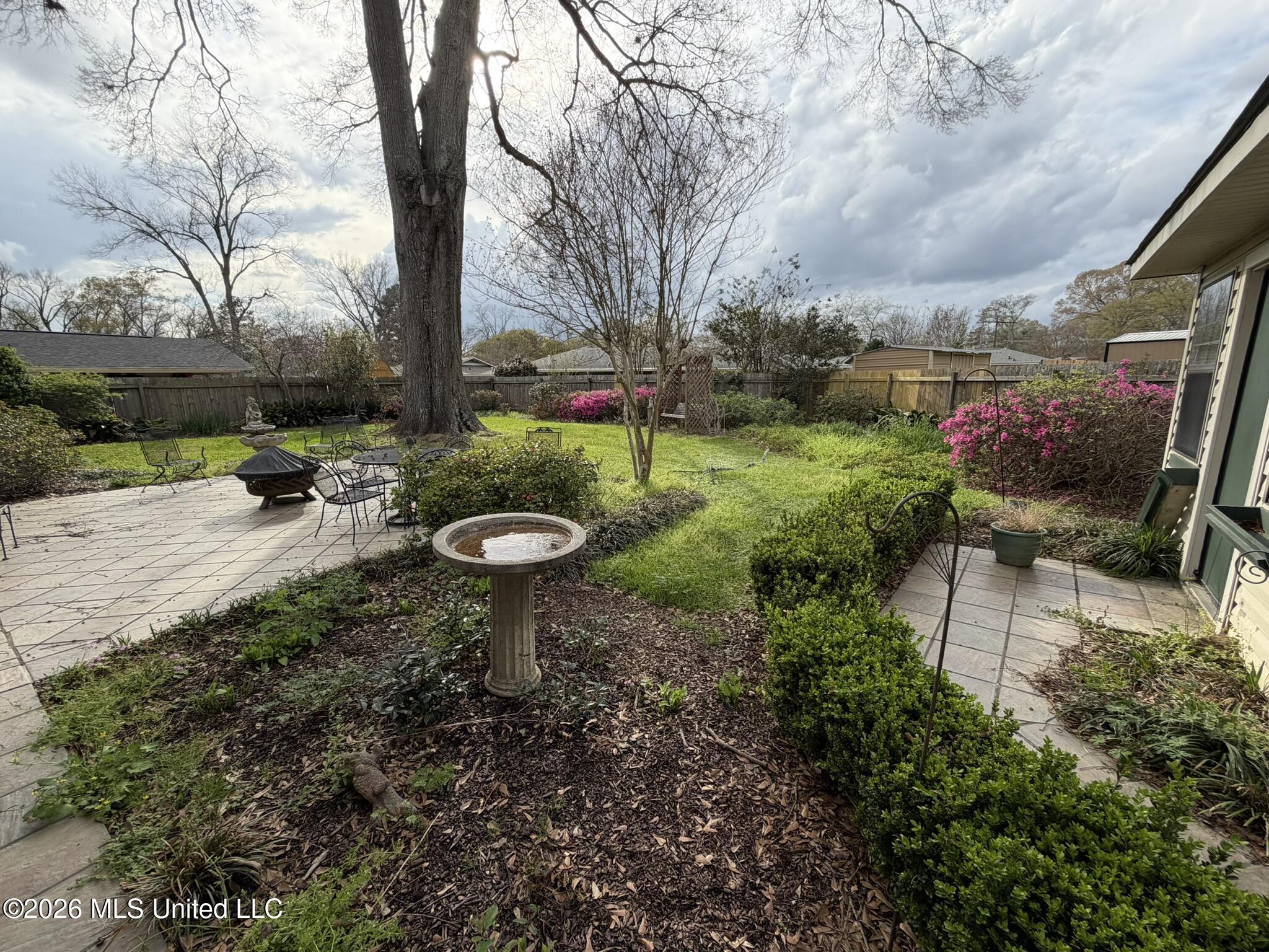 213 Forrest Drive Natchez, MS 39120 - Photo 18 of 25 Patio and garden area