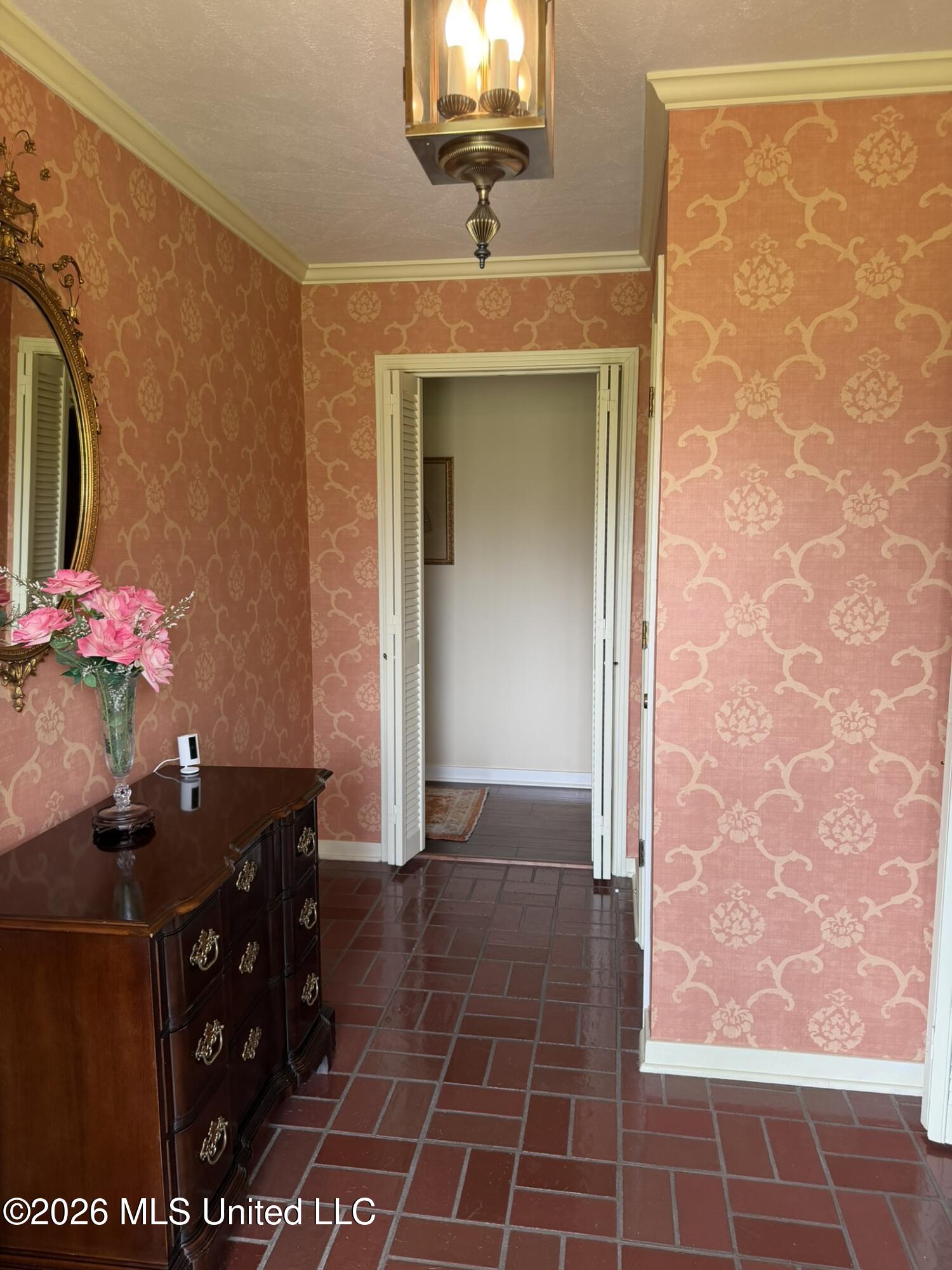 213 Forrest Drive Natchez, MS 39120 - Photo 3 of 25 Foyer