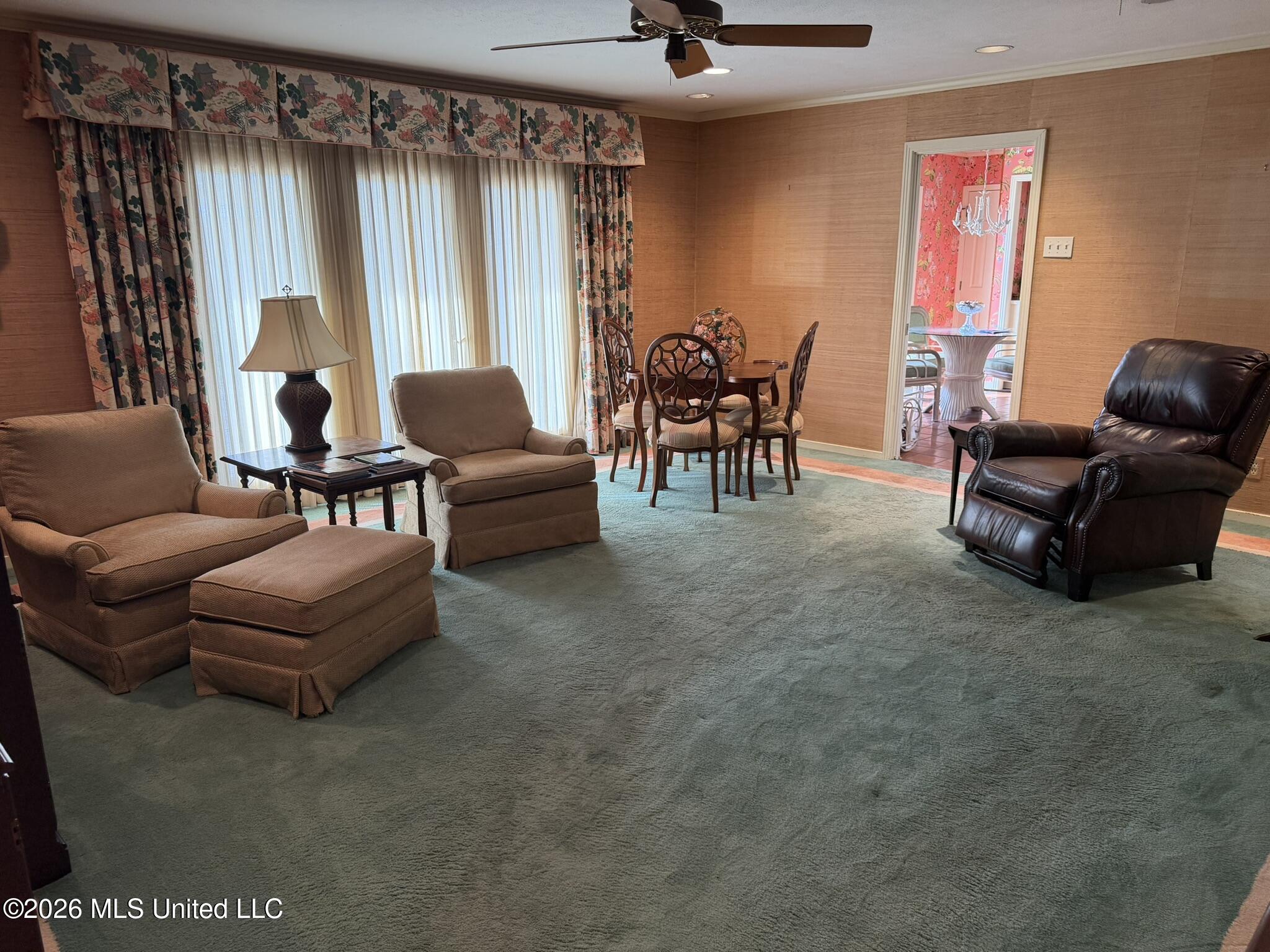 213 Forrest Drive Natchez, MS 39120 - Photo 5 of 25 Living Room