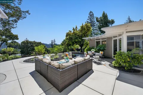 $1,898,000 | 100 El Toyonal, Orinda, CA 94563
