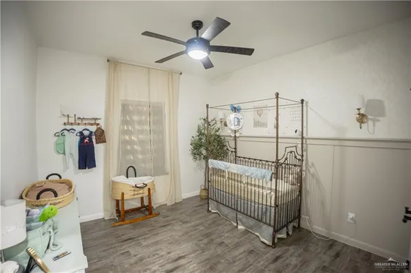 a view of livingroom with furniture