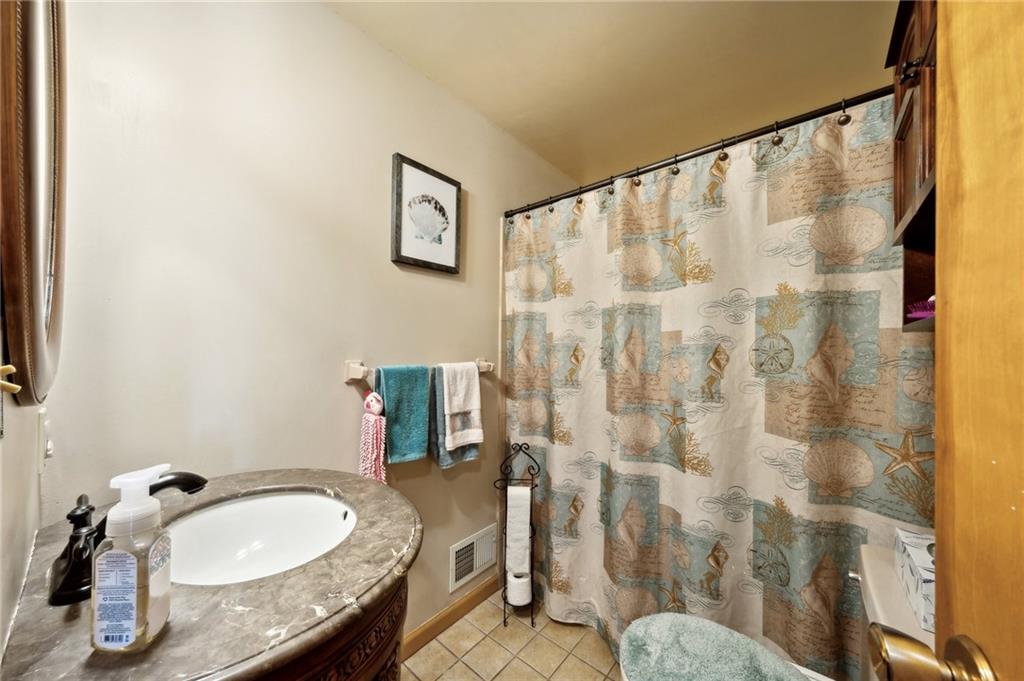 73 Ridgecrest Drive Pittsburgh, PA 15235 - Photo 17 of 25 Hall bath
