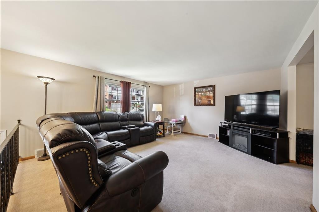 73 Ridgecrest Drive Pittsburgh, PA 15235 - Photo 4 of 25 Gallery Image 4
