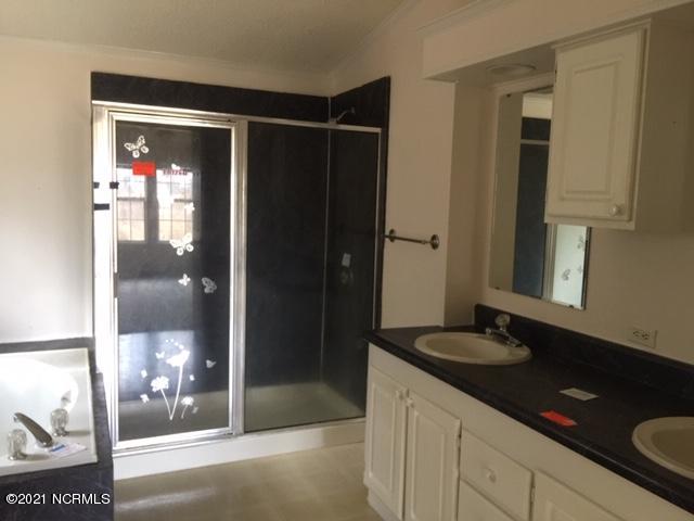 974 Jenkins Farm Road Pinetops, NC 27864 - Photo 25 of 35 Jenkins Farm Master Bath 1
