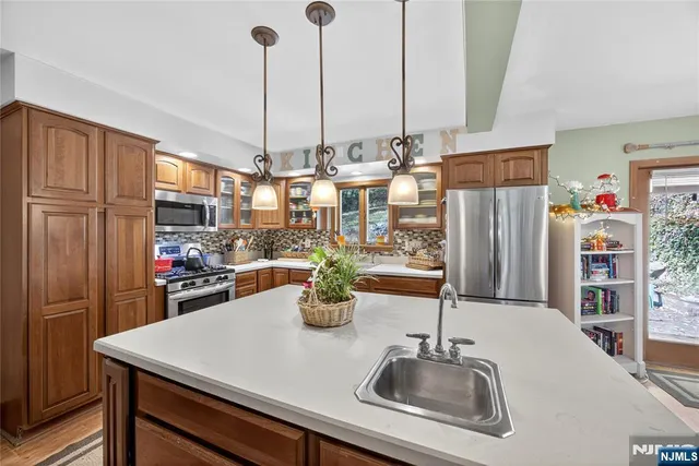 $625,000 | 370 Goffle Road, Hawthorne, NJ 07506