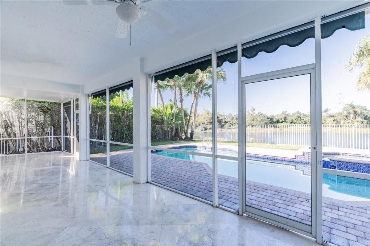 2543 Hunters Run Way Weston, FL 33327 - Photo 10 of 46 Photo 10