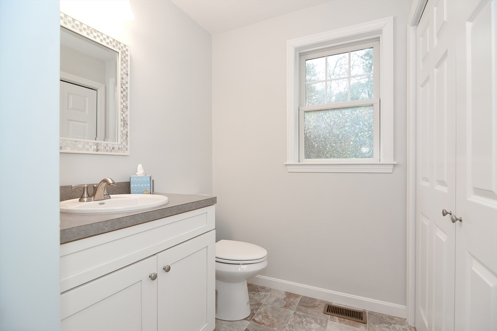 8 Wilann Road Mashpee, MA 02649 - Photo 12 of 42 Gallery Image 12