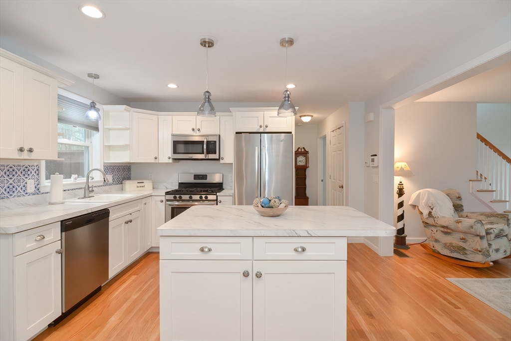 8 Wilann Road Mashpee, MA 02649 - Photo 8 of 42 Gallery Image 8