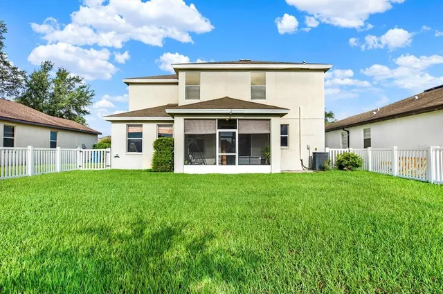 a view of a house with backyard