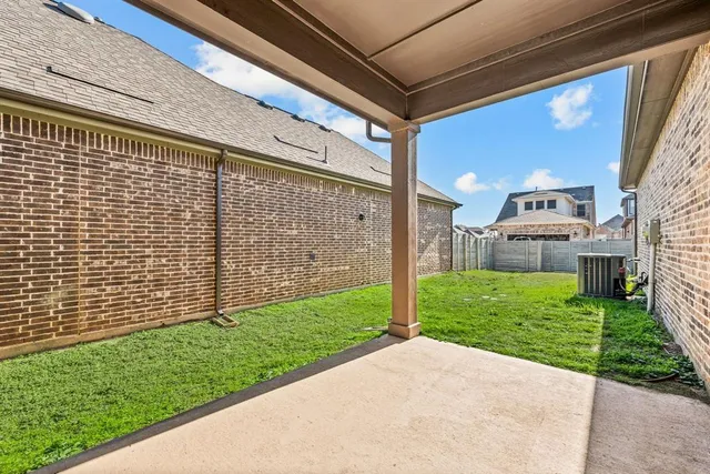 a view of a back yard of the house