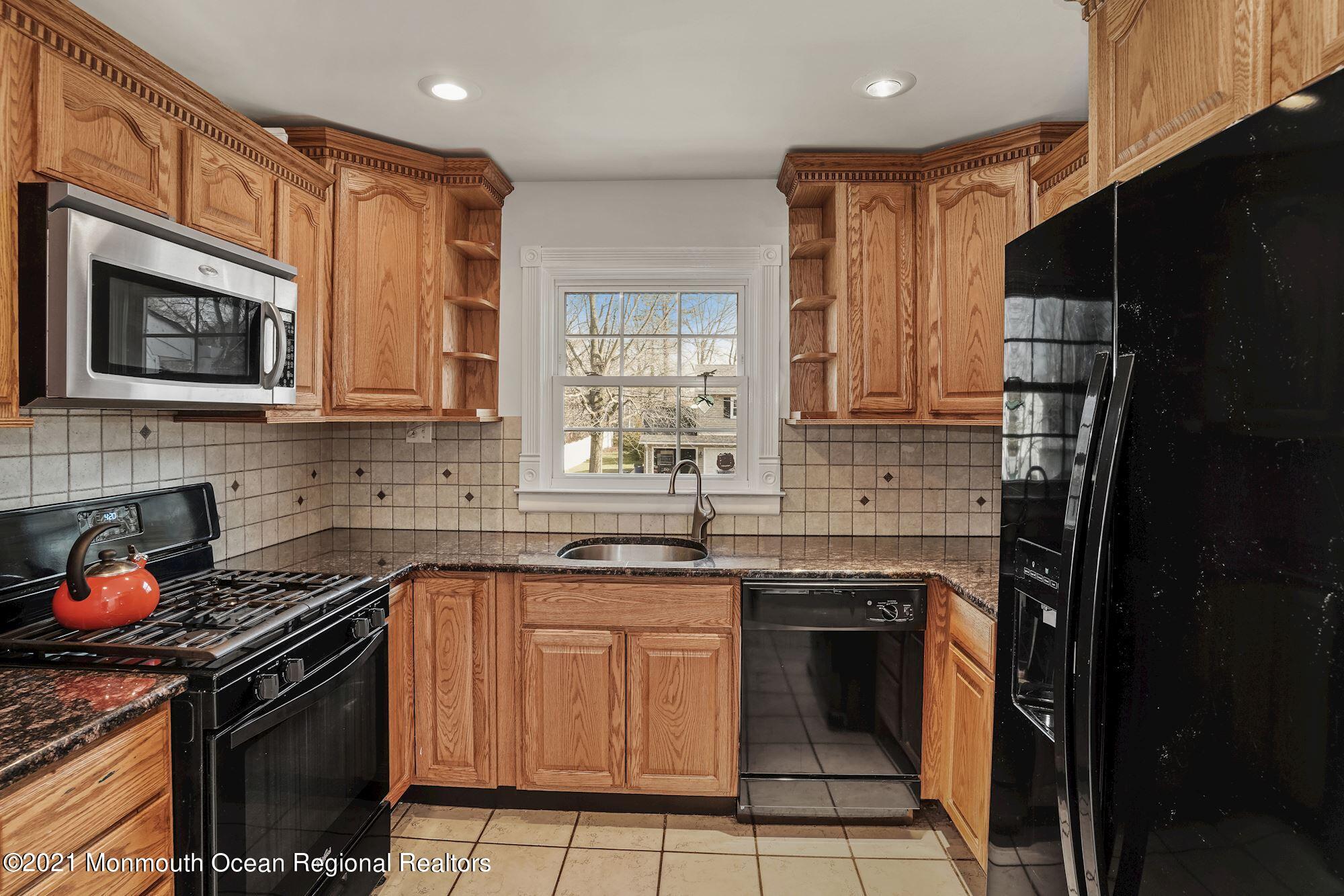 11 Dutch Valley Road Howell, NJ 07731 - Photo 10 of 30 Kitchen