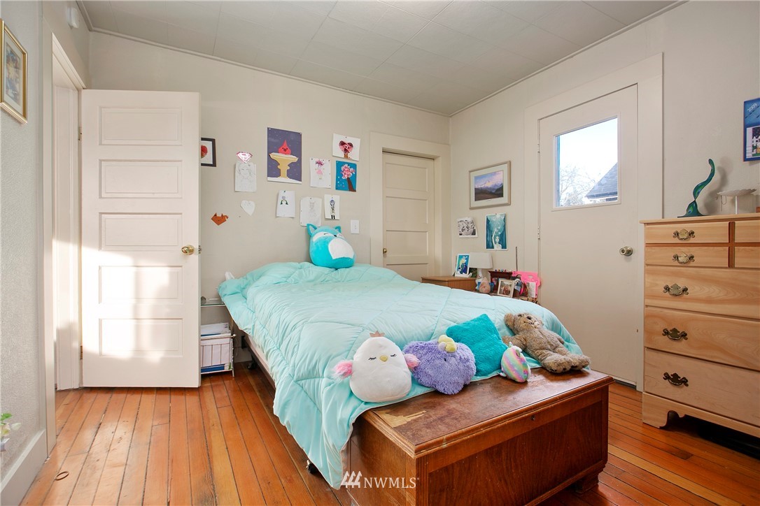 607 Nooksack Road Nooksack, WA 98276 - Photo 14 of 28 a bedroom with a bed and wooden floor