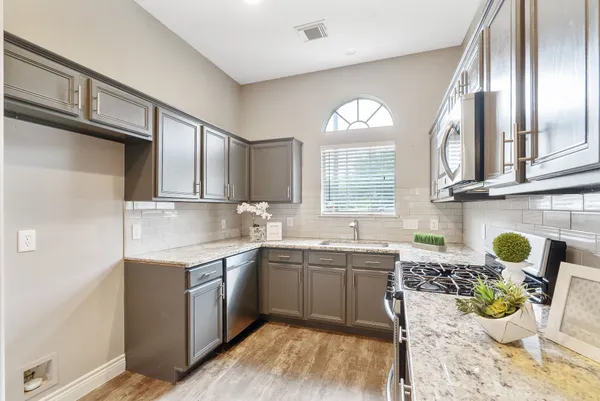 $1,950 | 7131 Woodland Oaks, Magnolia, TX 77354