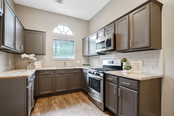 $1,950 | 7131 Woodland Oaks, Magnolia, TX 77354