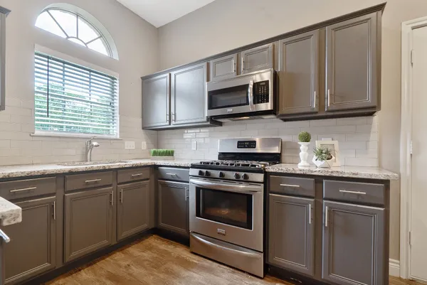 $1,950 | 7131 Woodland Oaks, Magnolia, TX 77354