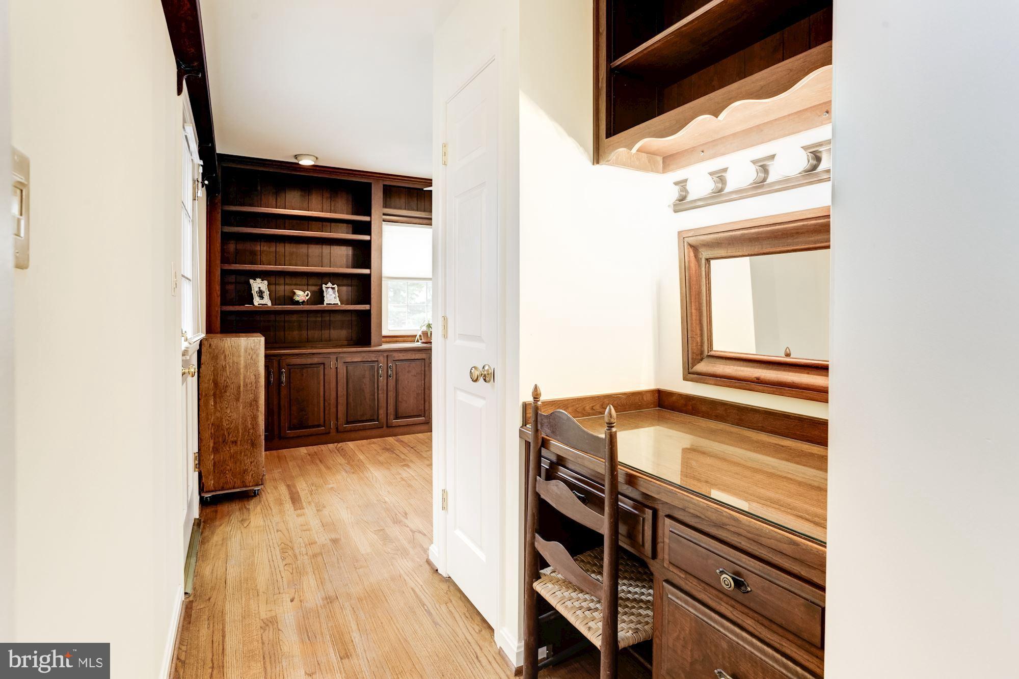 22021 Peach Tree Road Boyds, MD 20841 - Photo 22 of 65 Custom owner's suite vanity