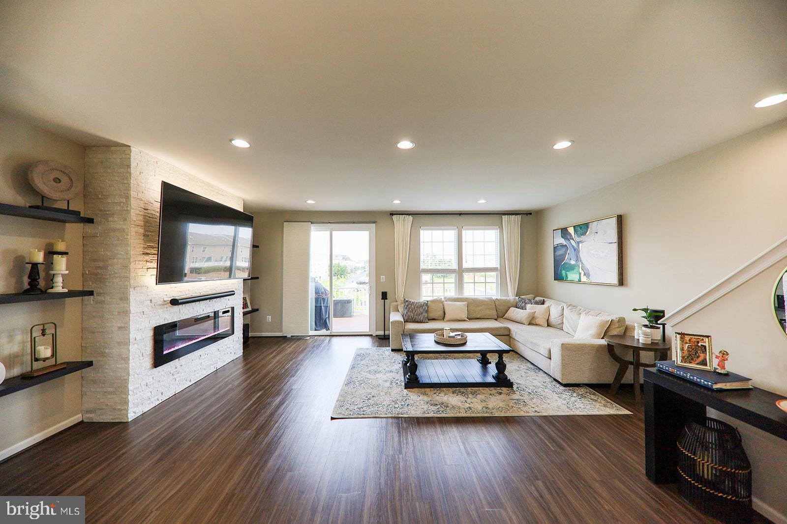 8182 Broad Place Manassas, VA 20111 - Photo 2 of 25