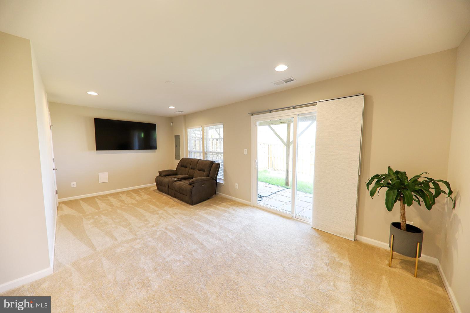 8182 Broad Place Manassas, VA 20111 - Photo 23 of 25