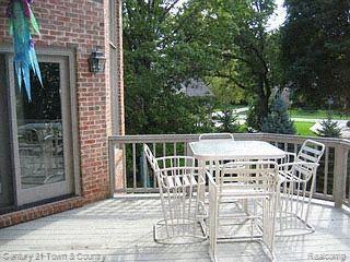 1383 Pebble Ridge Drive Rochester, MI 48307 - Photo 13 of 18 Deck off of Breakfast room