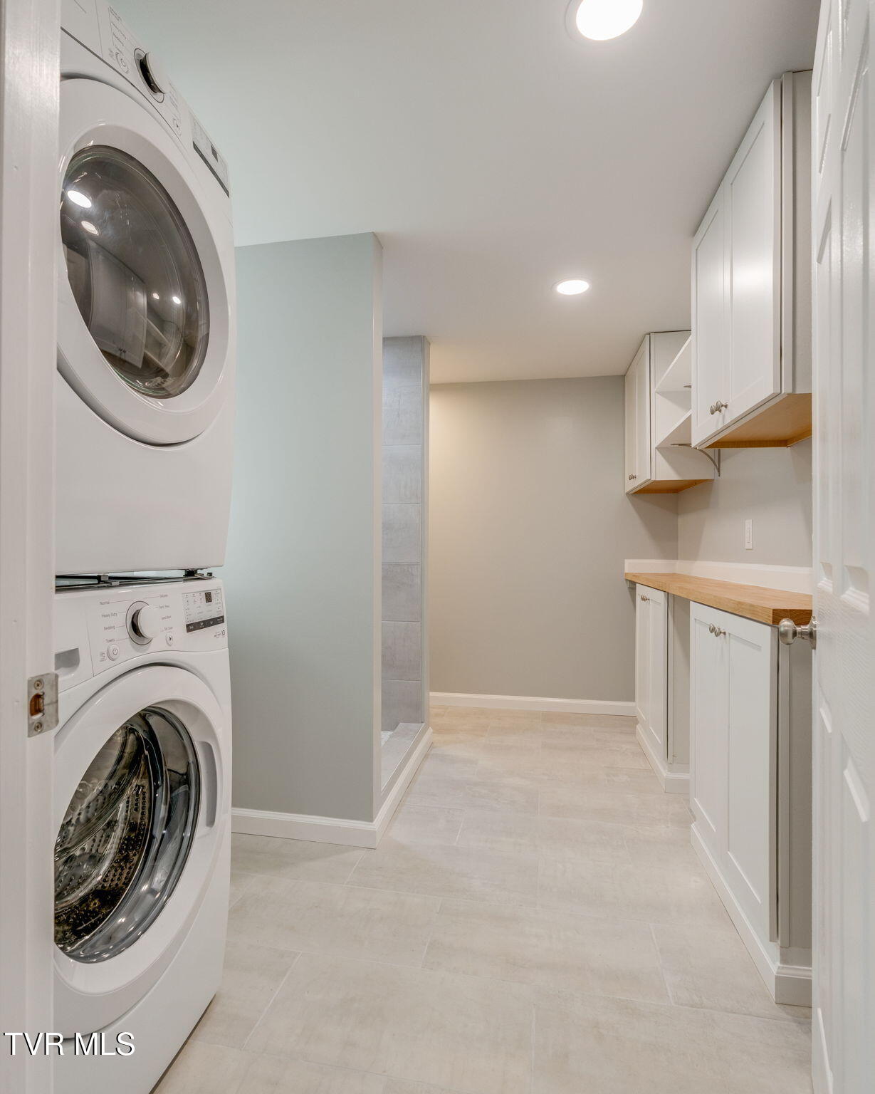 194 Sparks Road Johnson City, TN 37601 - Photo 42 of 54 Laundry & Bathroom Downstairs