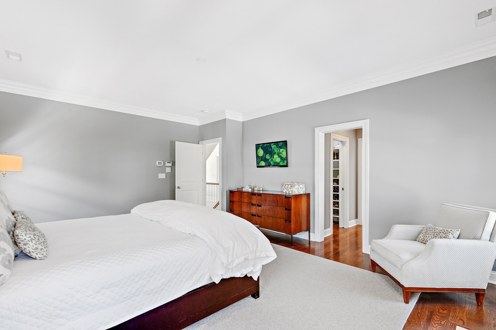 1161 Chatfield Road Winnetka, IL 60093 - Photo 22 of 42 a bedroom with a bed and a couch