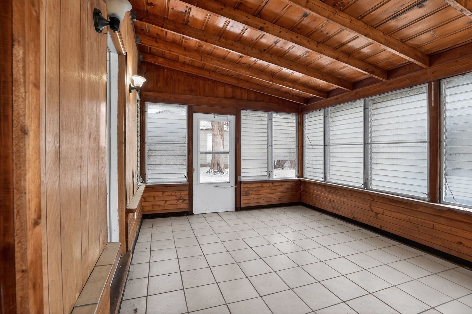 1250 West American Street Freeport, IL 61032 - Photo 11 of 23 a view of an empty room with a window