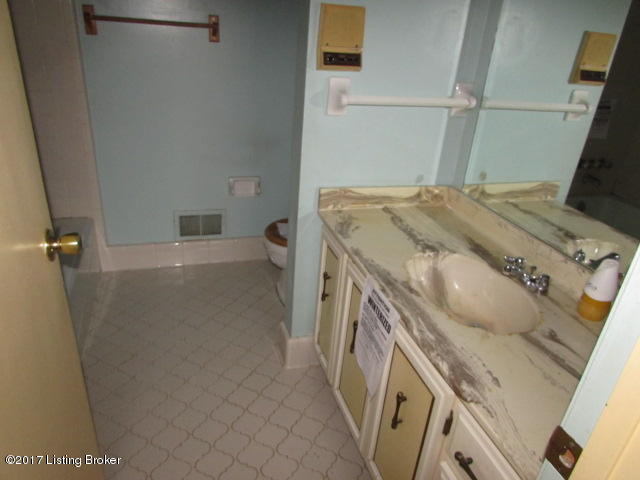 6415 Chenoweth Run Road Louisville, KY 40299 - Photo 9 of 24 Hall bathroom