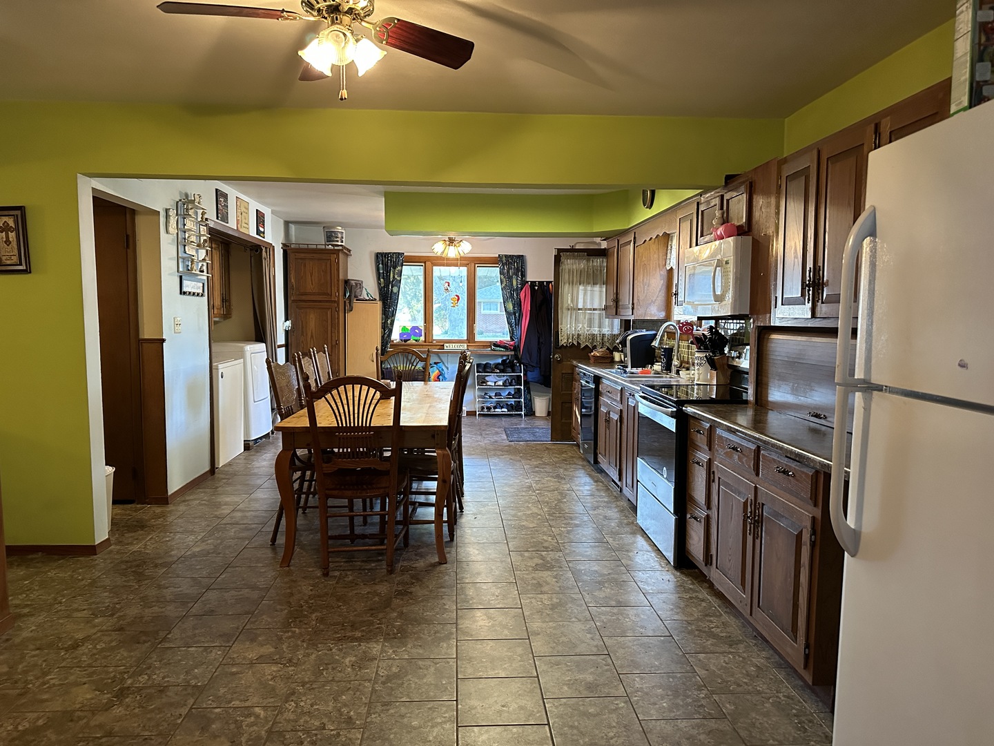 912 Parmon Road Bloomington, IL 61701 - Photo 11 of 25 Gallery Image 11
