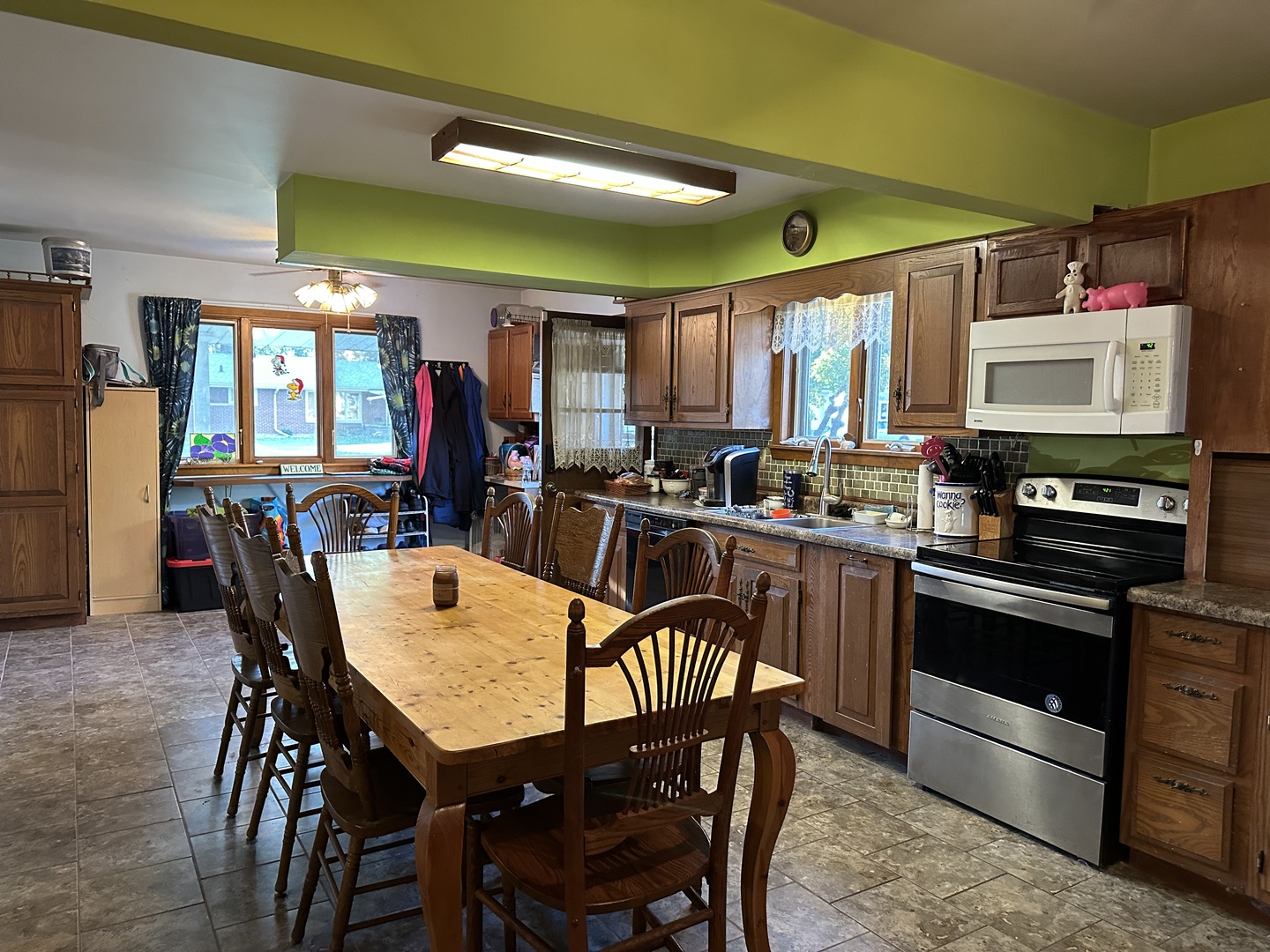 912 Parmon Road Bloomington, IL 61701 - Photo 9 of 25 Gallery Image 9