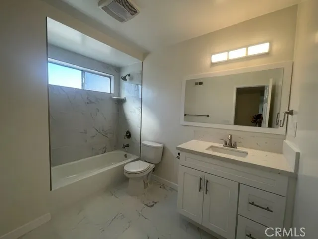 $2,450 | 17061 Grove Circle, Unit 4, Huntington Beach, CA 92647