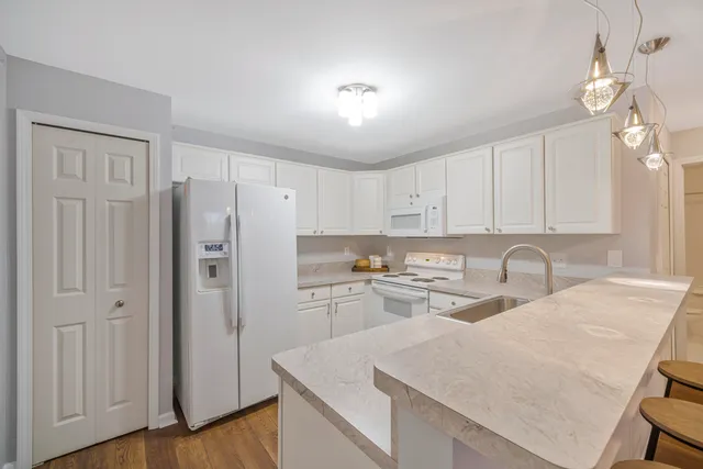 $299,900 | 4101 Cameron Circle, Walled Lake, MI 48390