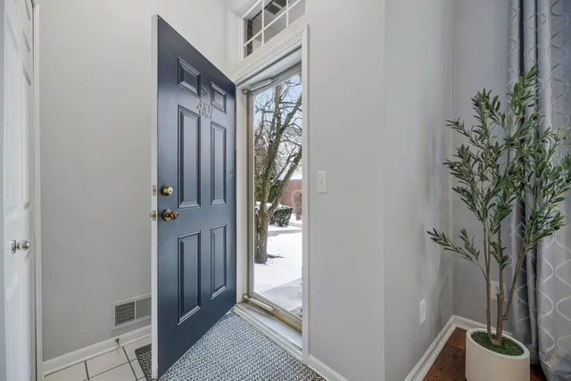 $299,900 | 4101 Cameron Circle, Walled Lake, MI 48390