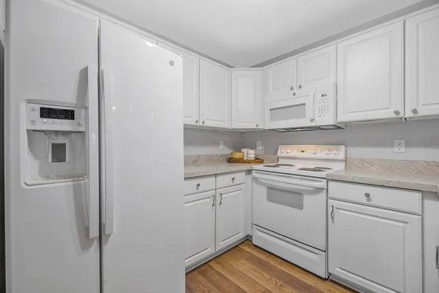 $299,900 | 4101 Cameron Circle, Walled Lake, MI 48390