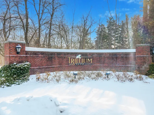 $299,900 | 4101 Cameron Circle, Walled Lake, MI 48390