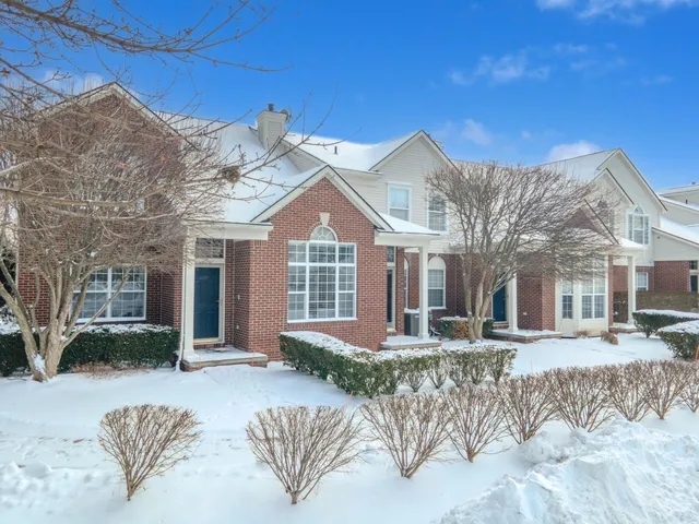 $299,900 | 4101 Cameron Circle, Walled Lake, MI 48390