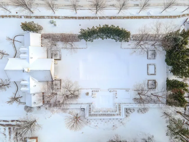 $299,900 | 4101 Cameron Circle, Walled Lake, MI 48390