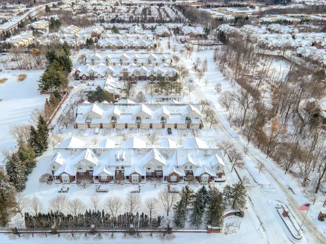 $299,900 | 4101 Cameron Circle, Walled Lake, MI 48390